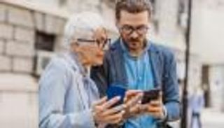 خطوات بسيطة تسهل استخدام المسنين للهاتف الذكي