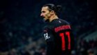 يتعافى تحت الماء.. إبراهيموفيتش يحارب الرباط الصليبي من أجل ميلان