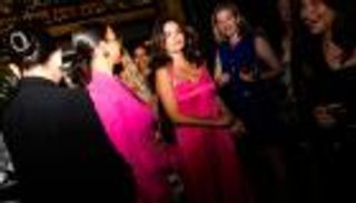 أزياء شانيل.. العلامة الفرنسية بطلة عشاء "تريبيكا السينمائي"