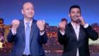 عمرو أديب يرقص مع أحمد سعد.. "صدقيني لو بإيدي" (فيديو)