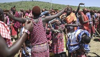 بعض أفراد شعوب الماساي الأفريقية- ا ف ب