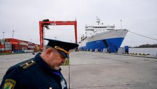 ضابط جمارك روسي في جيب كاليننغراد