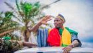 بوجبا يلتقى استقبالا أسطوريا في بلده الأصلي (فيديو)