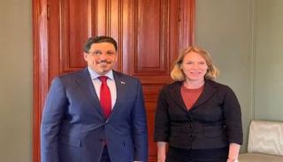 وزيرا خارجية اليمن والنرويج خلال اللقاء