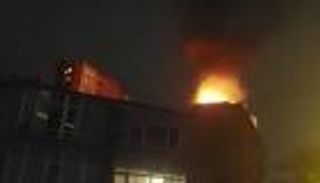 حريق في بناية من 11 طابقا بإسطنبول