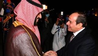 السيسي يستقبل محمد بن سلمان فور وصوله مصر