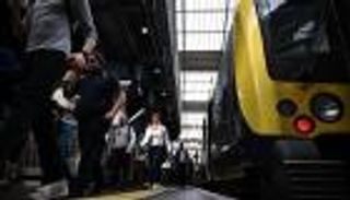 قطارات بريطانيا "مشلولة ".. أكبر إضراب في السكك الحديدية منذ 33 عاما
