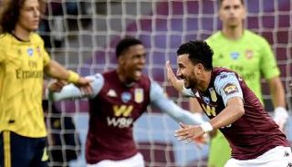 محمود تريزيجيه بقميص أستون فيلا