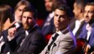 من الدوري الإنجليزي.. "صديق ميسي ورونالدو" يدعم برشلونة بصفقة جديدة
