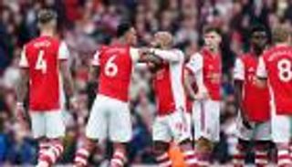 لسببين.. أرسنال يفتح أبوابه لنجم الجزائر الجديد