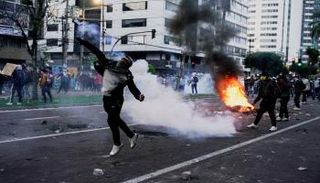 جانب من المظاهرات التي تشهدها الإكوادور- رويترز