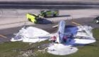 تحطمت مقدمتها.. اشتعال طائرة عند هبوطها في ميامي بأمريكا