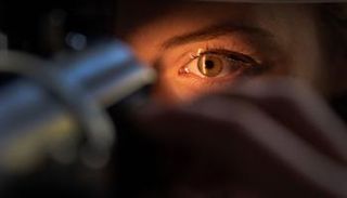 المريض دخل المستشفى لعلاج إحدى عينيه