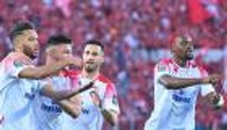 ترتيب الدوري المغربي.. الوداد "القاتل" يقبل هدية الرجاء بانتصار ثمين
