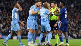 حكم مصنف للقاء الأهلي وبيراميدز