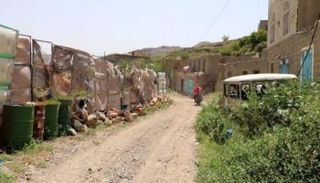 مشهد من خط الحصار شرق تعز