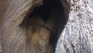 مغارة 7 رقود بمحافظة المدية الجزائرية