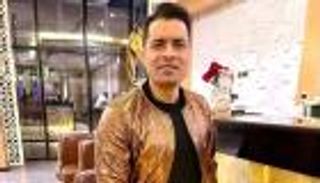 هل فوجئ هاني شاكر بقرار عودة حسن شاكوش للغناء؟