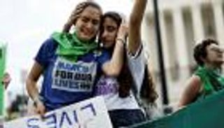 بعد إلغاء حق الإجهاض.. الغضب يجتاح أمريكا