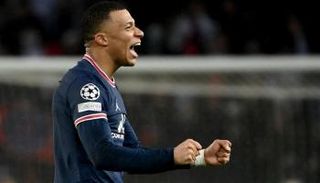 كليان مبابي لاعب منتخب فرنسا وباريس سان جيرمان