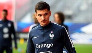 عوار بزي المنتخب الفرنسي