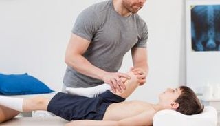  العرج والشعور بألم من أعراض الالتهاب الزليلي بالورك