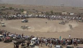 وقفة مسلحة لقبائل الساحل الغربي في حيس لفضح أكاذيب الحوثي بشأن النساء