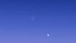 هلال القمر  بصحبة الكوكب المراوغ فجر الإثنين