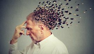 ارتداء الملابس المتسخة والسب من العلامات المبكرة لمرض ألزهايمر