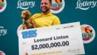 كلبة حامل تهدي مالكها مليوني دولار.. ما القصة؟