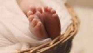 ولادة طفلة عراقية بـ24 إصبعاً (صور)