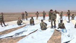 عناصر من قوات النمر السورية ومظلاتهم