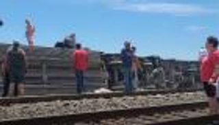 مصرع 3 وإصابة 50 إثر خروج قطار عن القضبان بميزوري الأمريكية