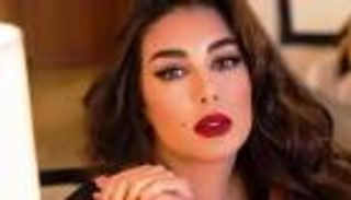 ياسمين صبري ليست الأولى.. فنانات أشعلن مواقع التواصل بـ"بورنس الحمام"