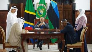 جانب من توقيع الاتفاقية