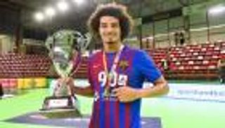 على طريقة محمد صلاح.. تكريم خاص يُنهي أزمة علي زين في مصر (صور)