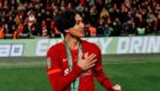 بعد عامين ونصف.. ليفربول يودع الياباني مينامينو