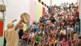 بـ30 عرضا فنيا.. مسرح الشارع يخترق وهران الجزائرية (صور)