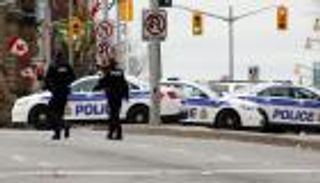 مقتل مسلحين اثنين وإصابة 6 ضباط في مواجهات بكندا