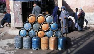 بقال بأحد الأحياء الشعبية المغربية - أرشيف