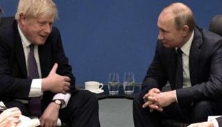 بوتين وجونسون في لقاء سابق