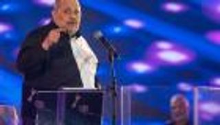 جورج وسوف في موسم جدة.. حفل مبهر وإطلالة على عكاز (صور)