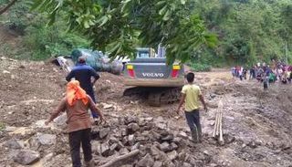 آثار الانهيار الأرضي في الهند