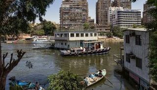 عوامات في القاهرة اتخذ قرار بإزالتها