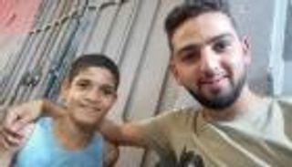 حذيفة وشقيقه.. قصة صورة هزت مواقع التواصل بالجزائر