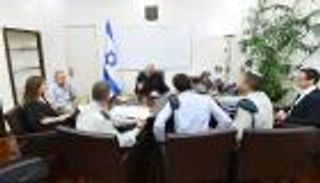 لابيد يستهل يومه الأول في رئاسة الوزراء من "الدفاع"