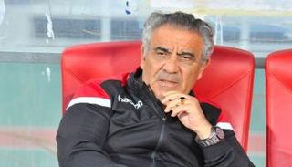 المدرب التونسي فوزي البنزرتي 