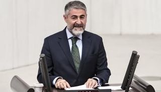 وزير المالية التركي خلال إلقاء كلمته بالبرلمان