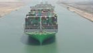 "EVER ART".. أحدث وأكبر سفينة حاويات في العالم تعبر قناة السويس