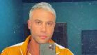 محمد إمام يروّج لفيلم العيد "عمهم" بصورة مع "العملاق"